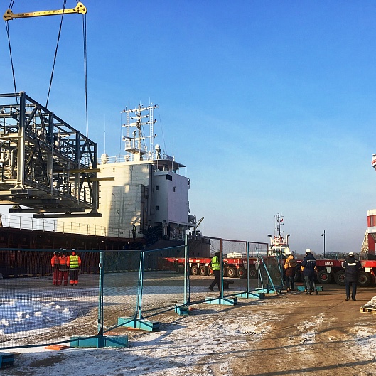 Fabrication of modules of a natural gas treatment unit and fabrication of piping for the Vysotsk LNG plant