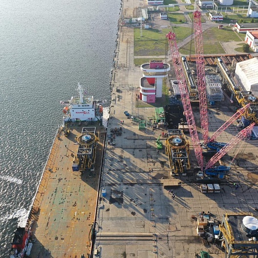 Отгрузка узлов судопогрузочной машины в порт Усть-Луга